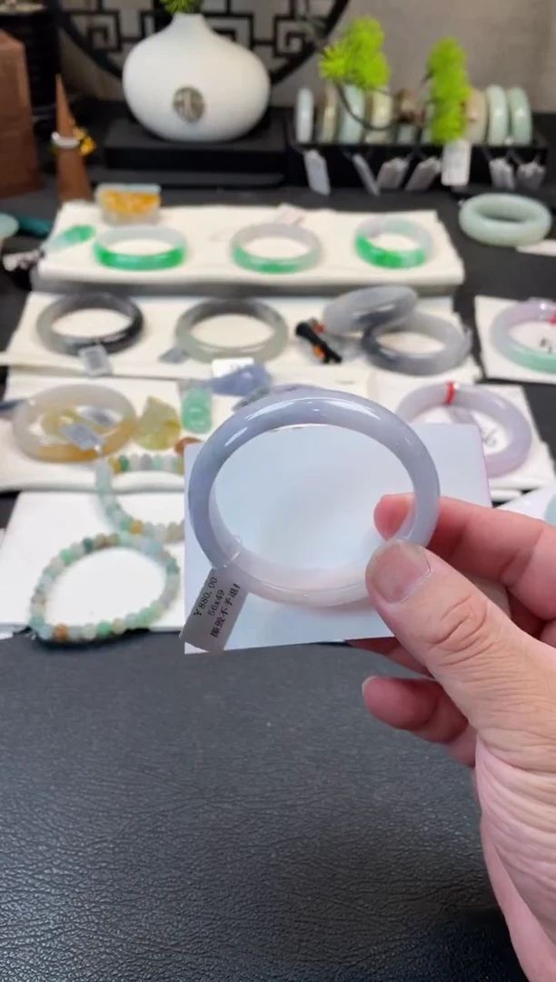 翡翠手镯未镶嵌56贵妃 有纹裂