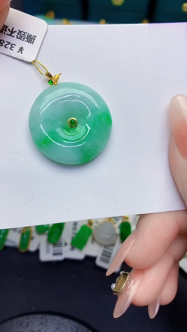 颈饰18K金镶嵌翡翠缅甸天然翡翠A货