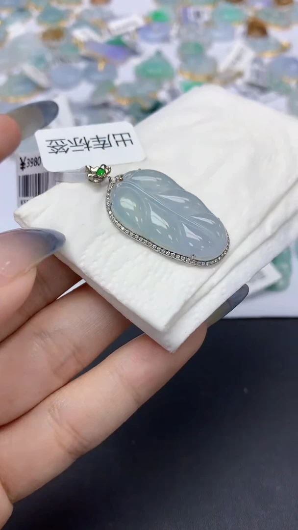 翡翠18K金镶嵌颈饰天然a货翡翠
