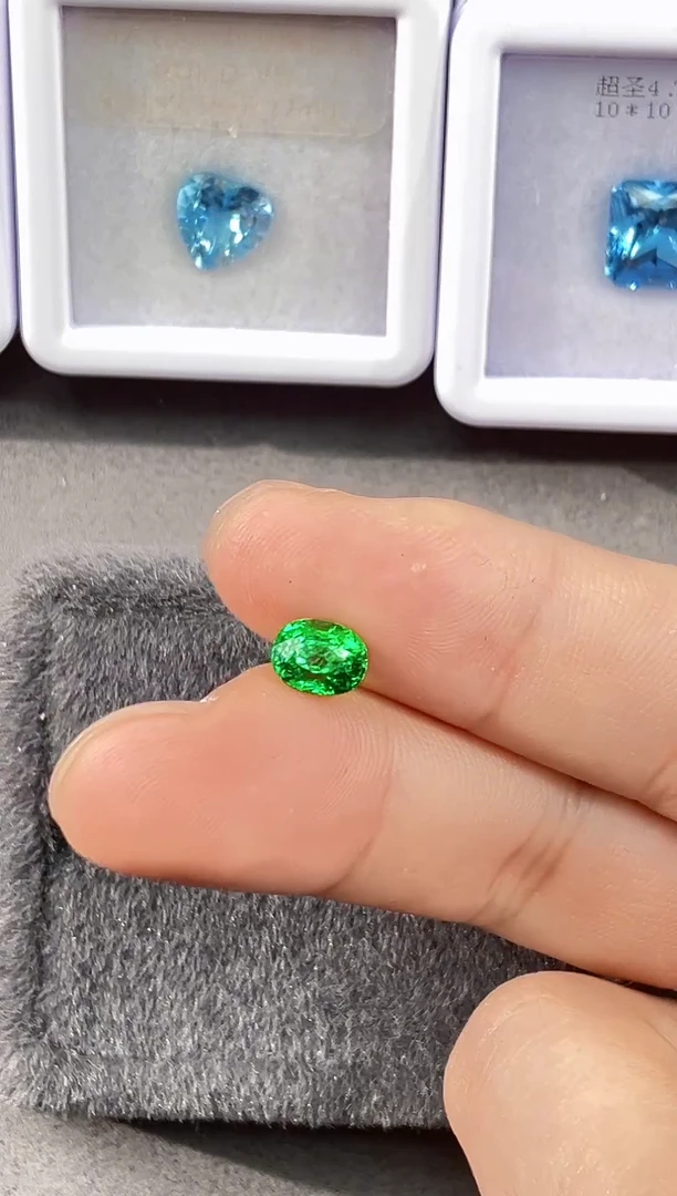 未镶嵌裸石石榴石1.63ct 沙弗莱