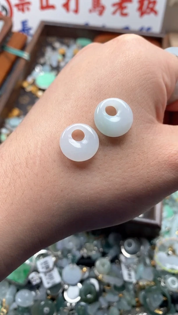 【闪购商品】翡翠颈饰未镶嵌哥哥