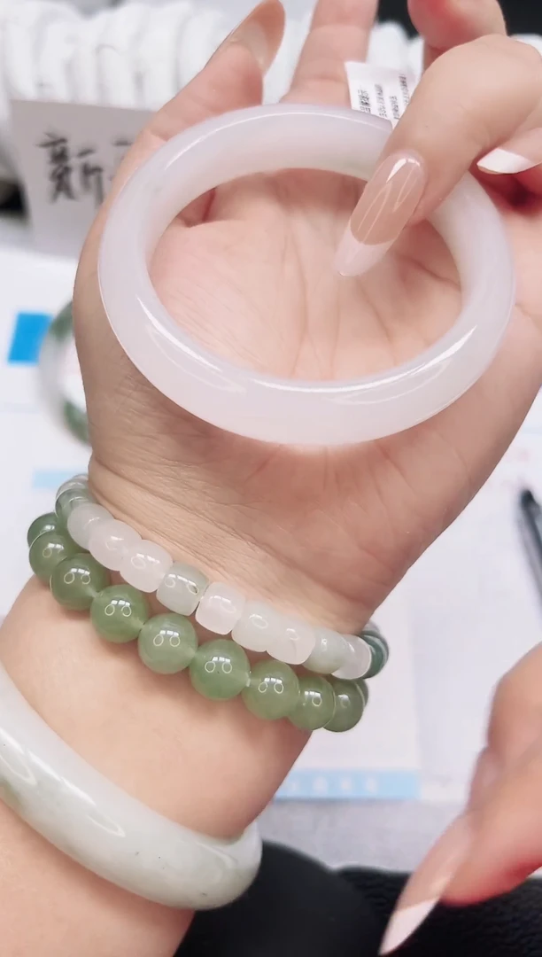 未镶嵌手镯石英质玉167-56.1