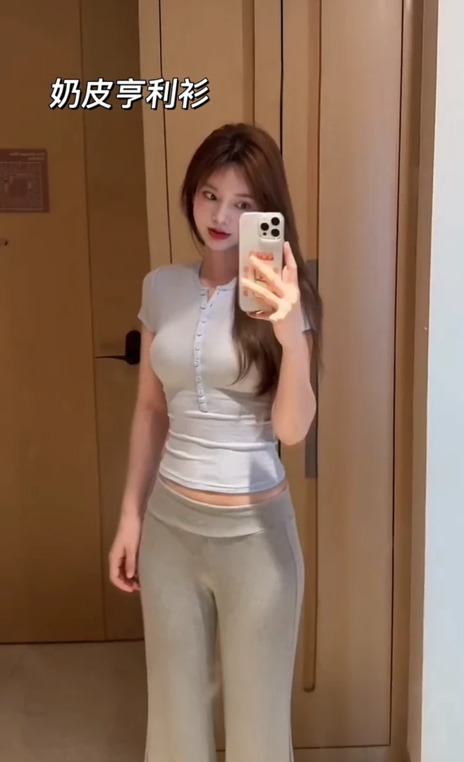 欧货2025春夏新款简约时髦百搭纽扣亨利修身显瘦短袖T恤上衣女