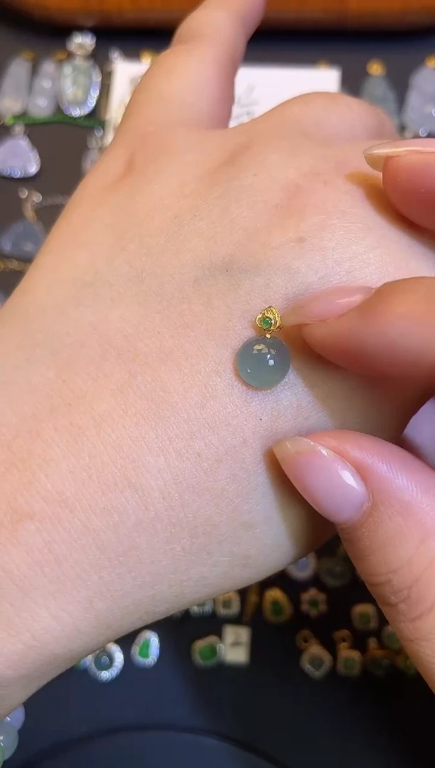 翡翠18K金镶嵌吊坠(不含链)1