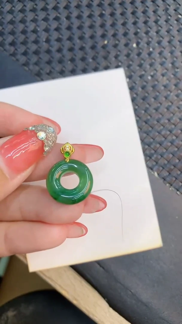 颈饰未镶嵌翡翠1