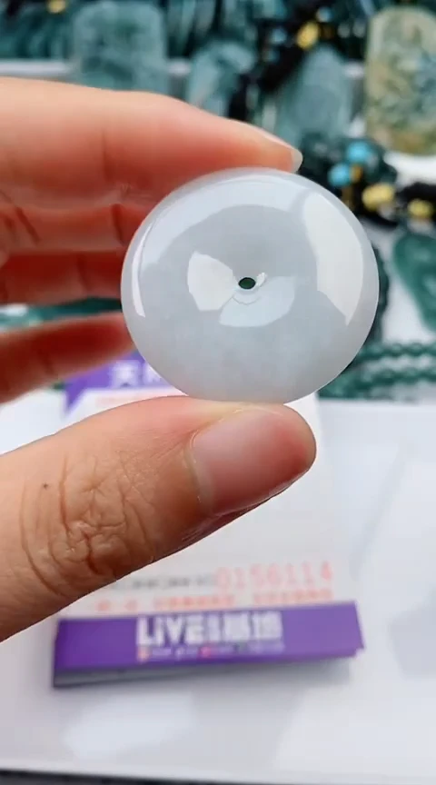 翡翠未镶嵌颈饰