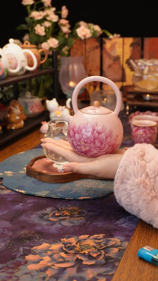 【闪购商品】粉汝牡丹提梁壶······