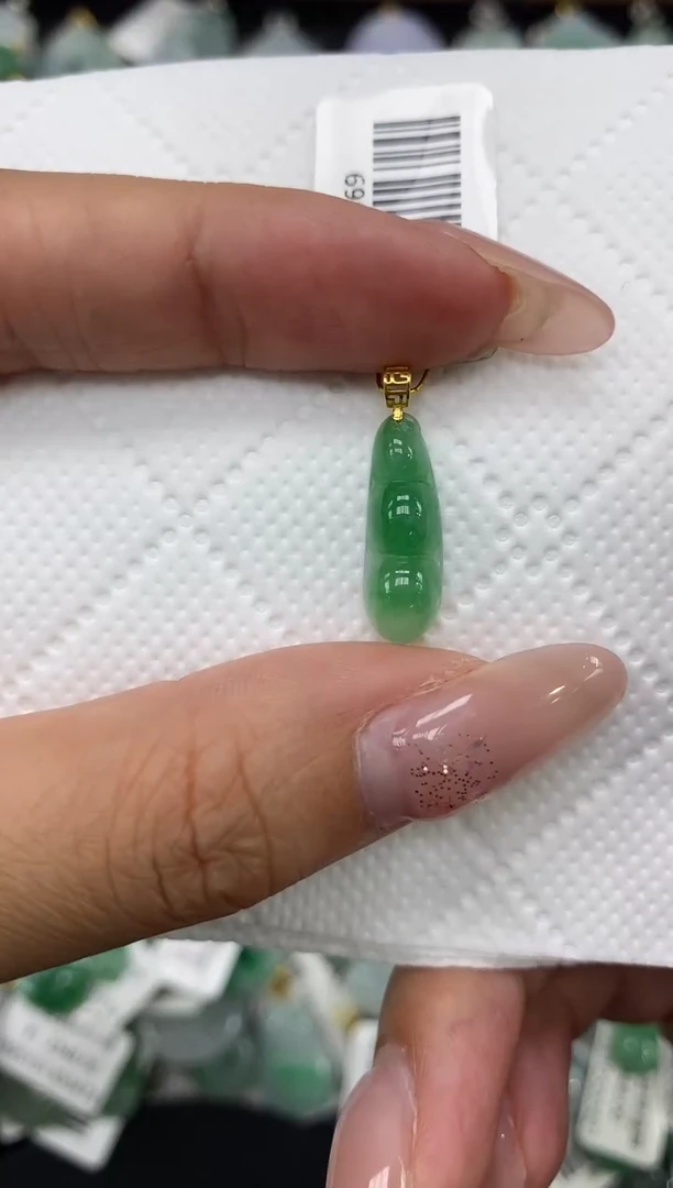 颈饰18K金镶嵌翡翠1111111111