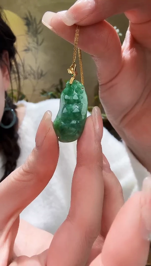 颈饰未镶嵌翡翠吊坠