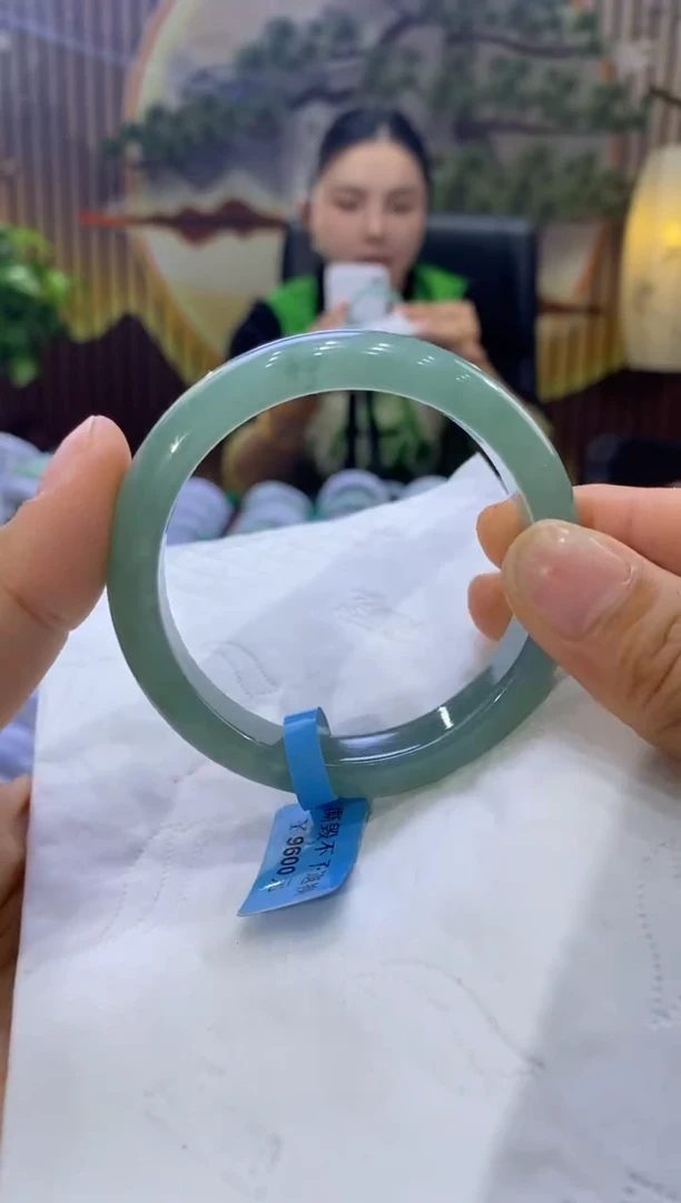 【闪购商品】翡翠手镯未镶嵌多人05773