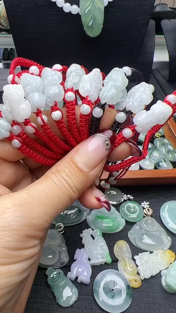【闪购商品】翡翠手串未镶嵌貔貅手串多样性发货