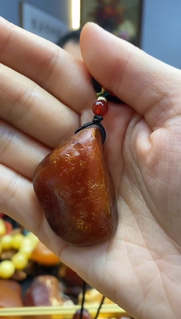 未镶嵌颈饰琥珀吊坠