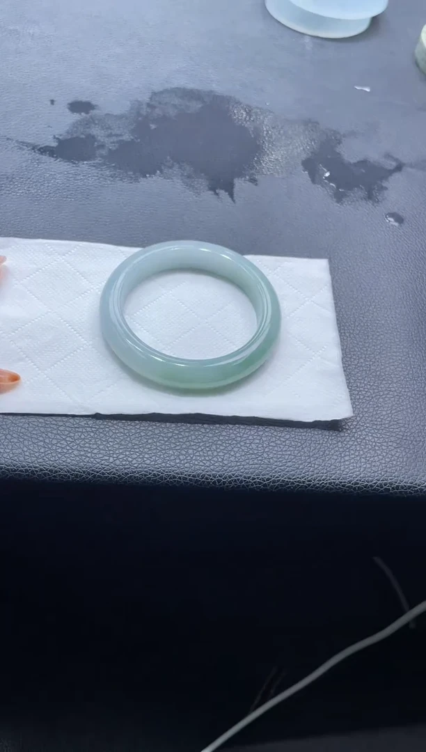 未镶嵌手镯翡翠一****?翡翠手镯成品