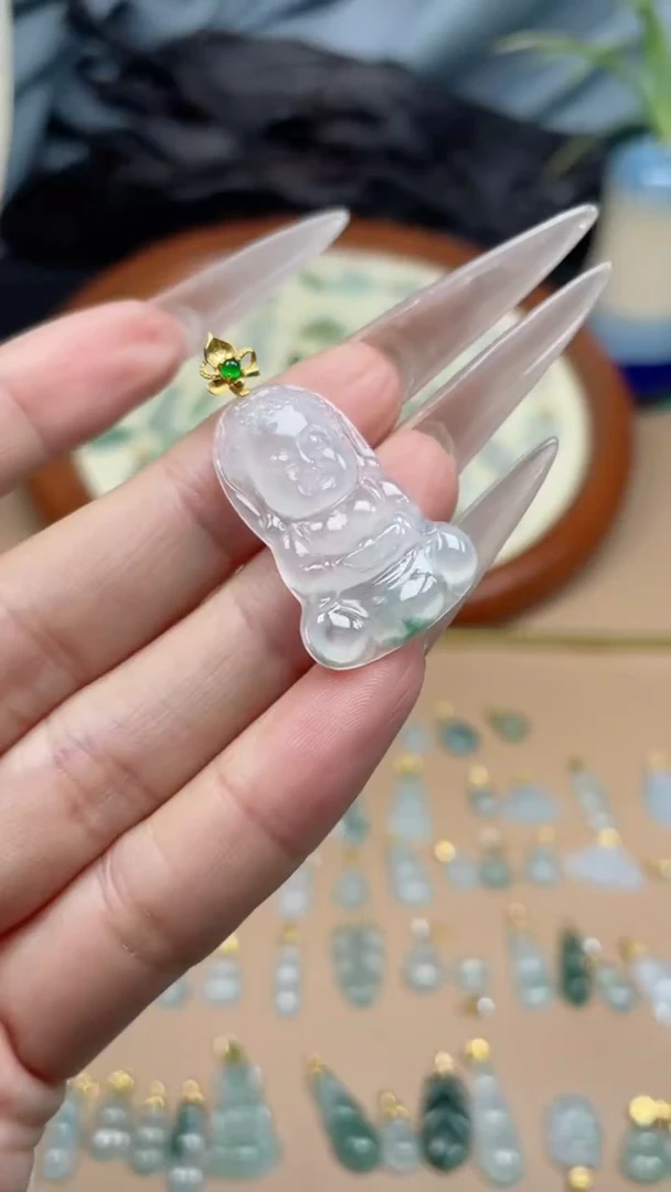 翡翠18K金镶嵌颈饰宝宝佛