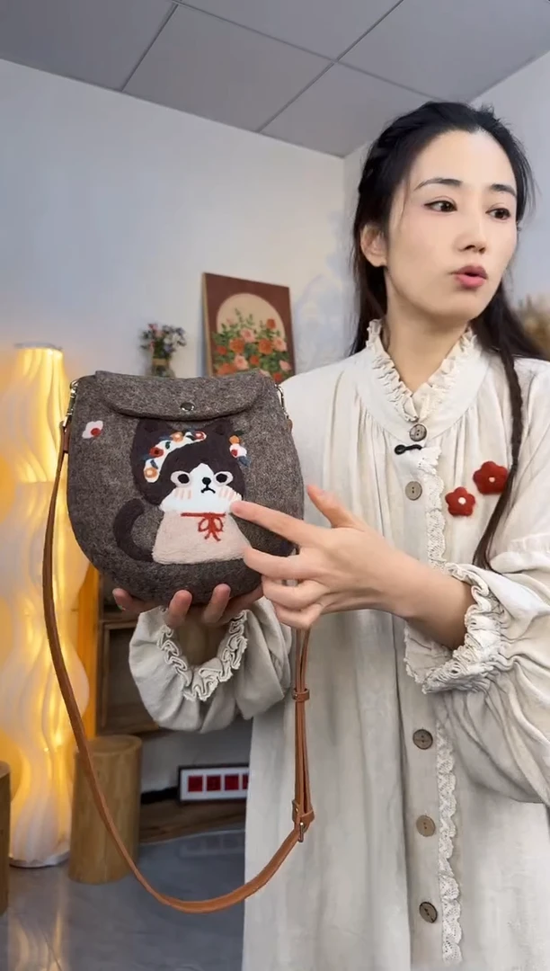 羊毛非遗纯手工包  蛋蛋包花环猫咪