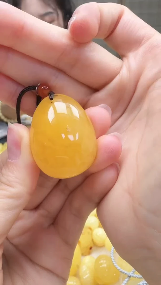 裸石琥珀未镶嵌如图