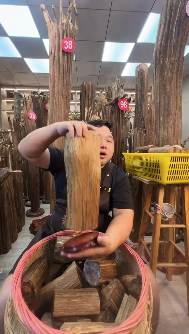 沉香碎屑沉香沉香原料摆件一百以上带底座