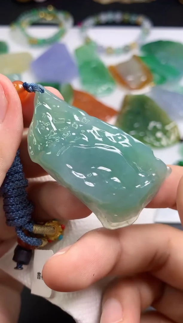 颈饰未镶嵌翡翠