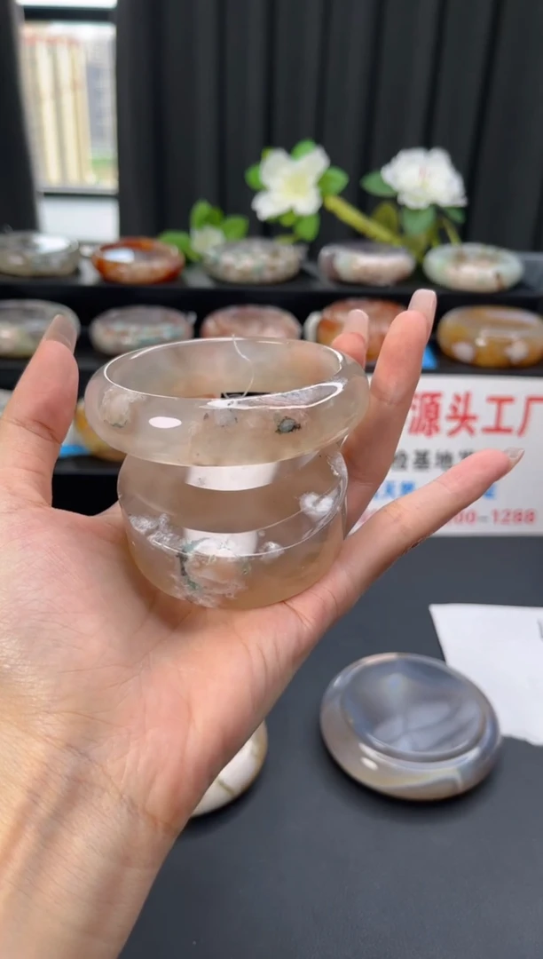 未镶嵌手镯石英质玉赠送镯心（60圈口）