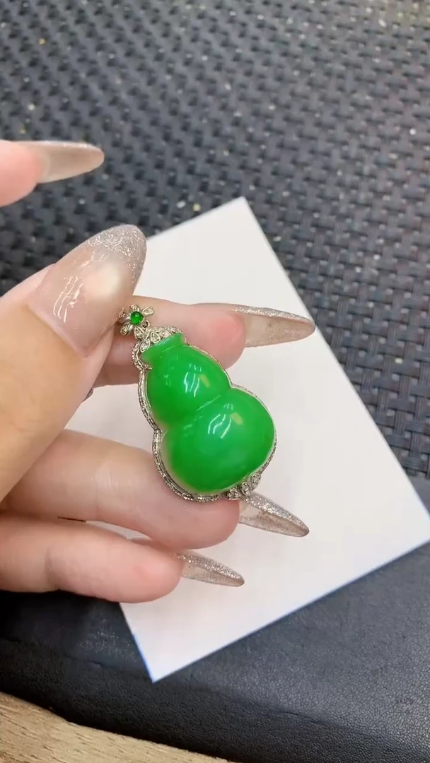 颈饰18K金镶嵌翡翠百**檬1