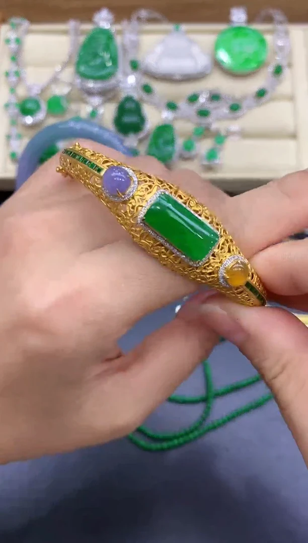 18K金镶嵌手镯翡翠400-中国好珍宝