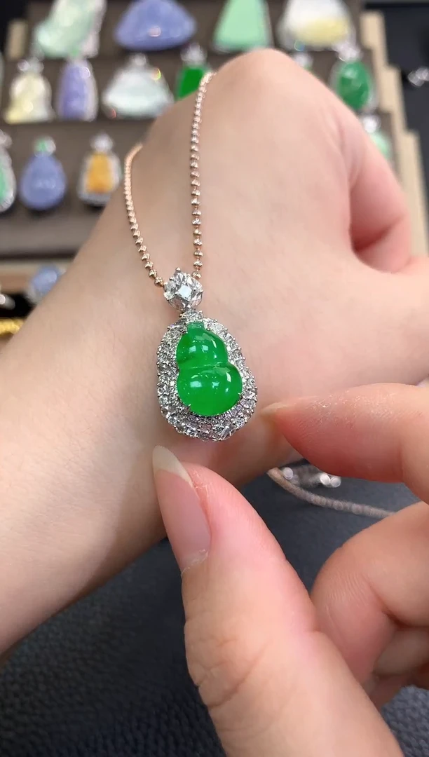 翡翠18K金镶嵌吊坠(不含链)春日珠宝 C32