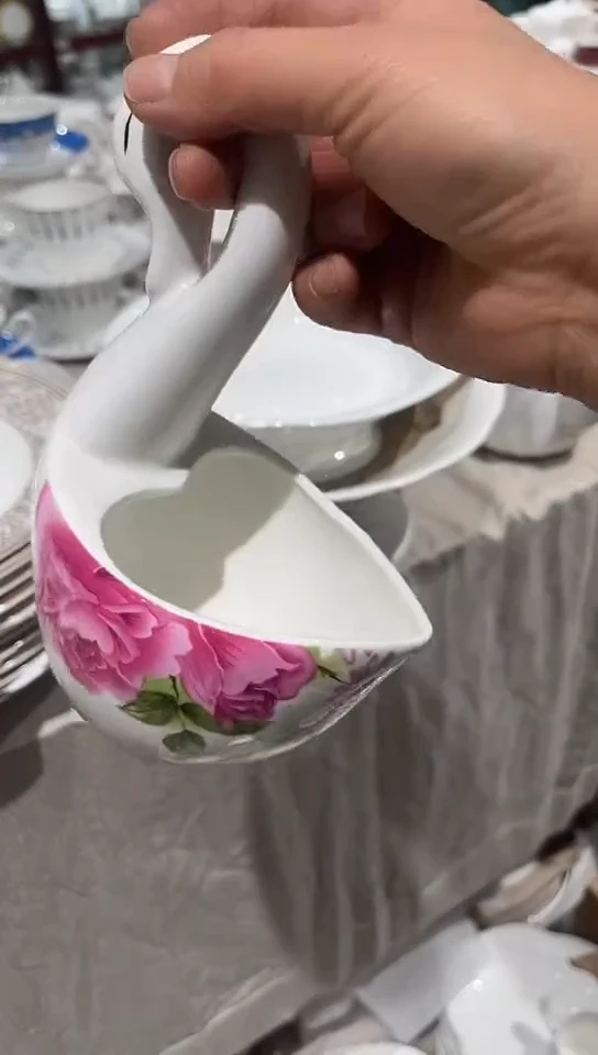 瓷天鹅1个隆达骨瓷