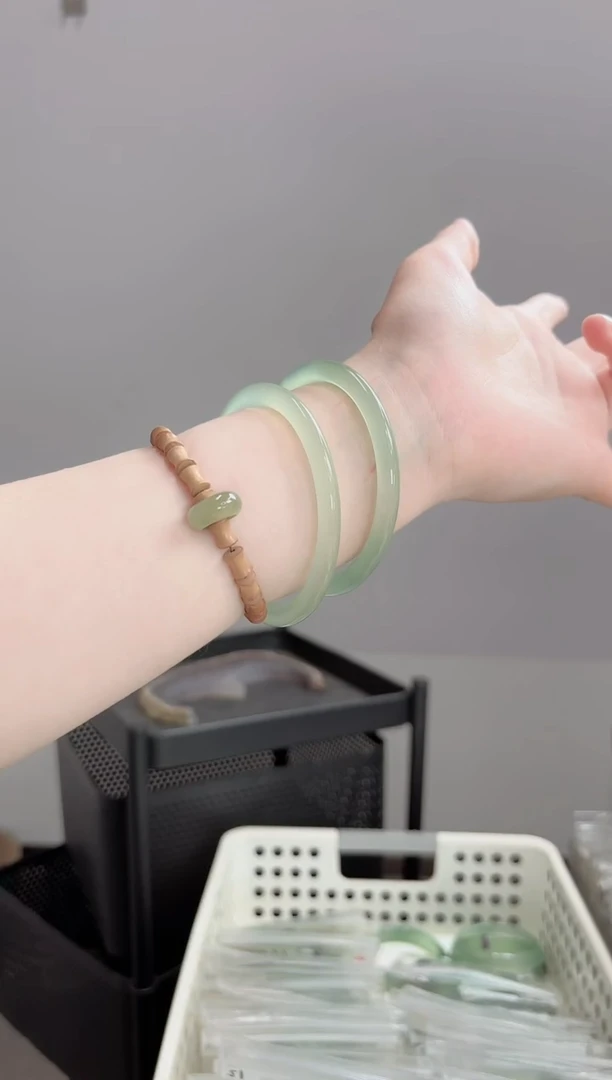 手镯玛瑙/玉髓未镶嵌62-63圈卡6