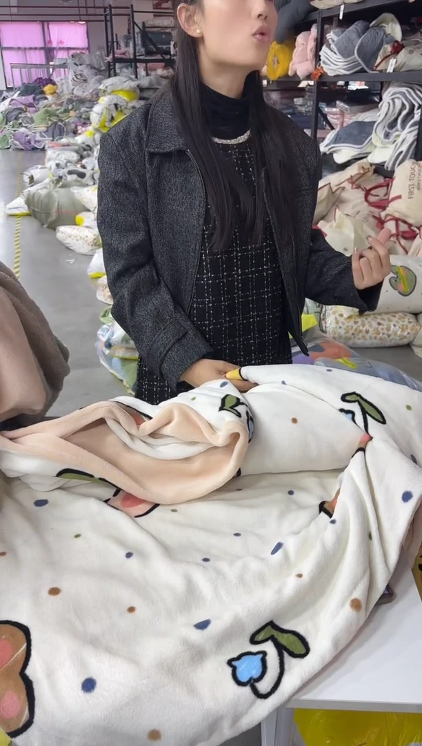 真丝真丝卡通小熊四件套小熊破洞