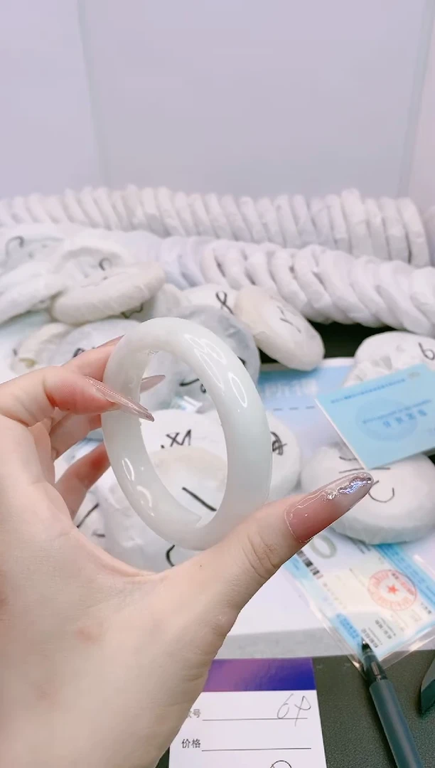 和田玉手镯未镶嵌8X69-56