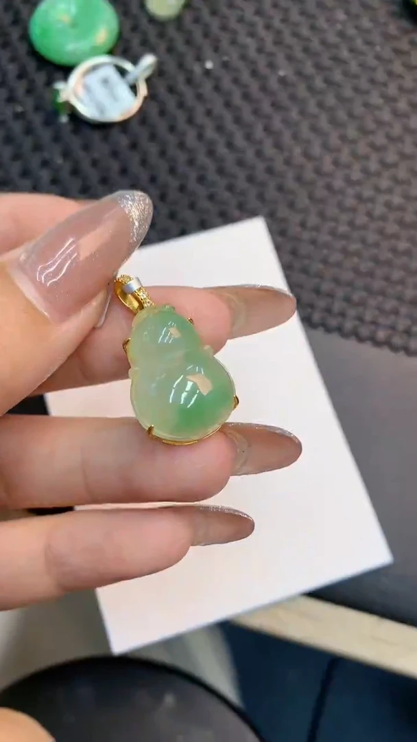 颈饰未镶嵌翡翠1