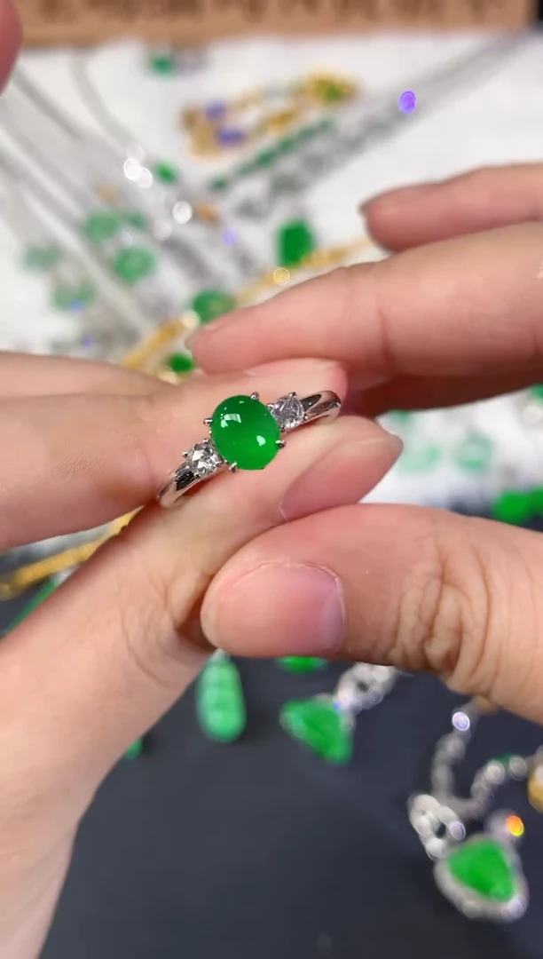 18K金镶嵌戒指翡翠Q371|9800