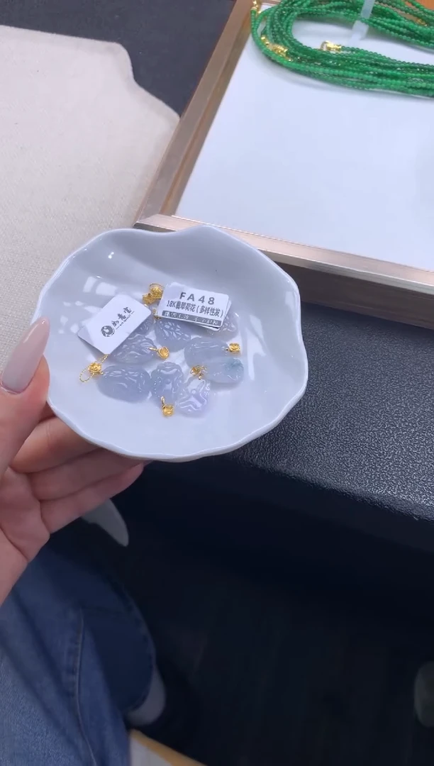 颈饰18K金镶嵌翡翠FA48 翡翠荷花 多样性发其一赠银链