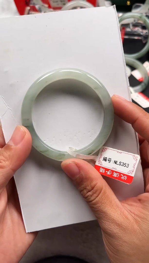 未镶嵌手镯石英质玉NLS353