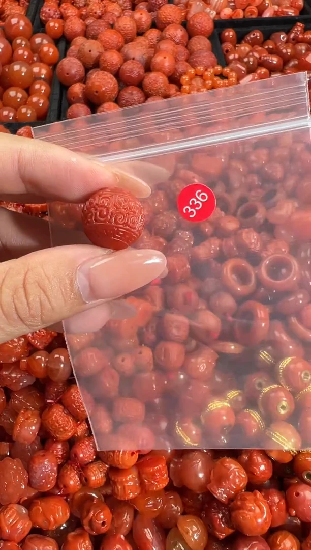 南红玛瑙未镶嵌颈饰1