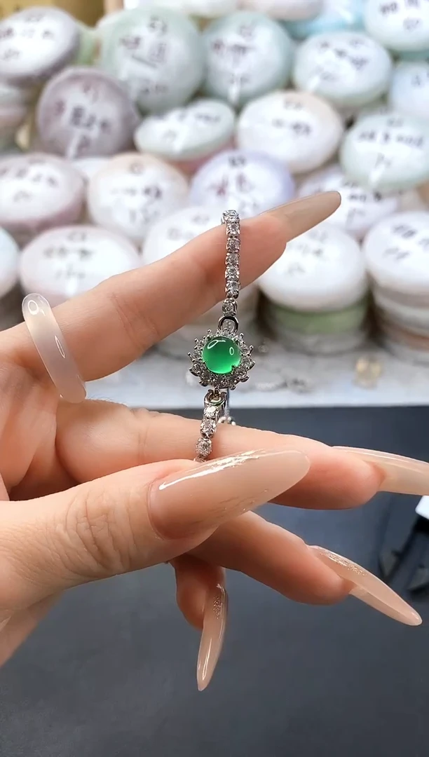 手镯玛瑙/玉髓未镶嵌冷***。绿玛瑙手链