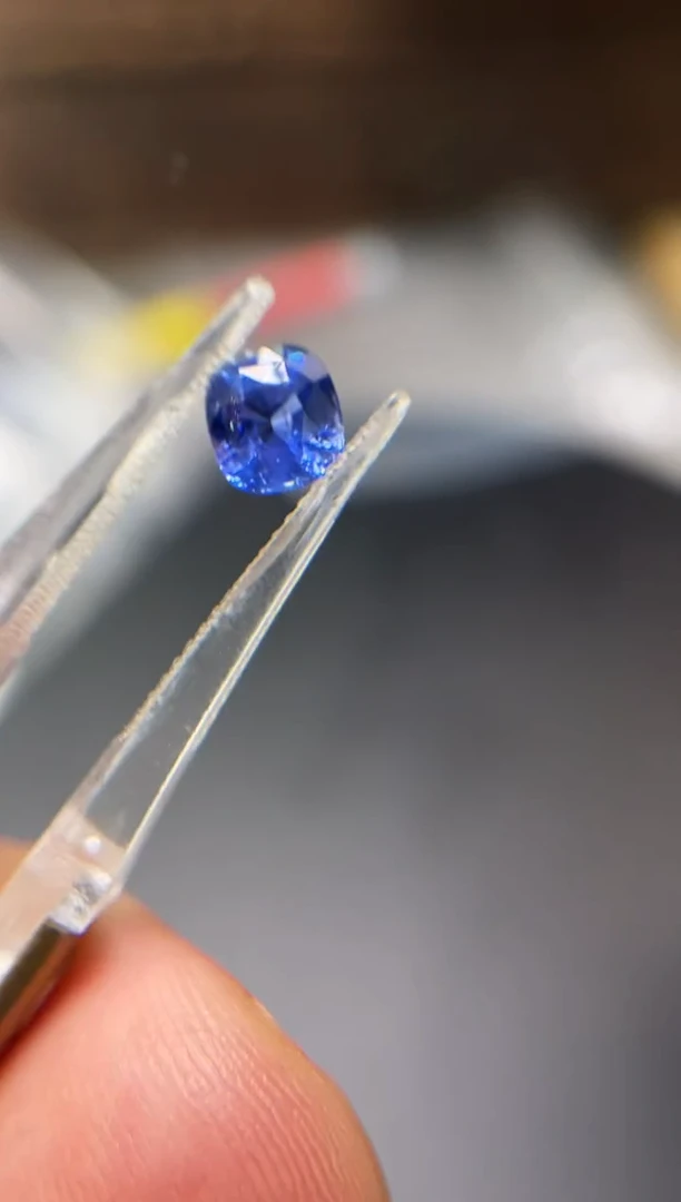 裸石蓝宝石无烧1.09克拉矢车菊