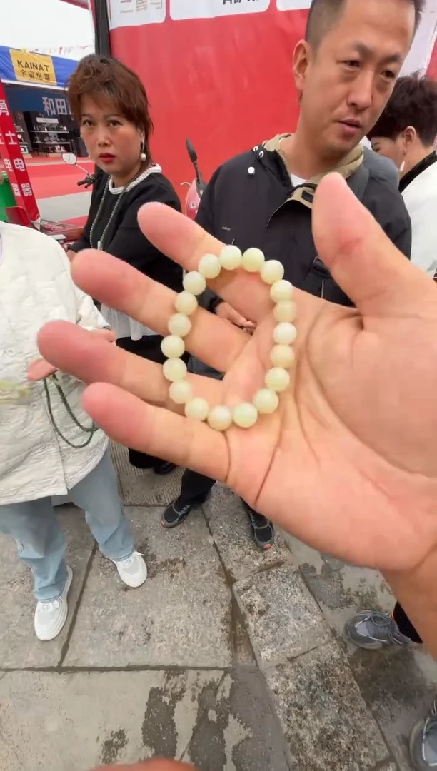 未镶嵌和田玉（糖玉）挂件和田玉