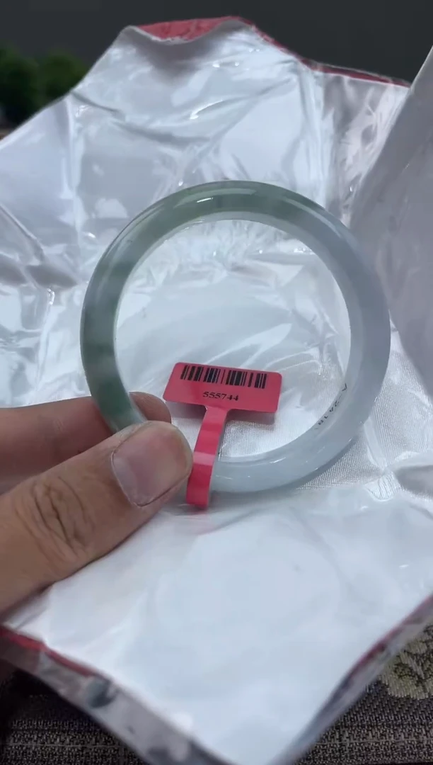 【闪购商品】翡翠手镯未镶嵌手镯4