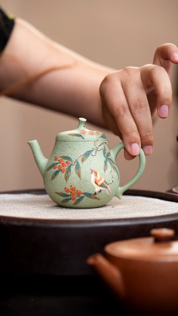茶壶紫砂豆青砂茄瓜泥绘枇杷