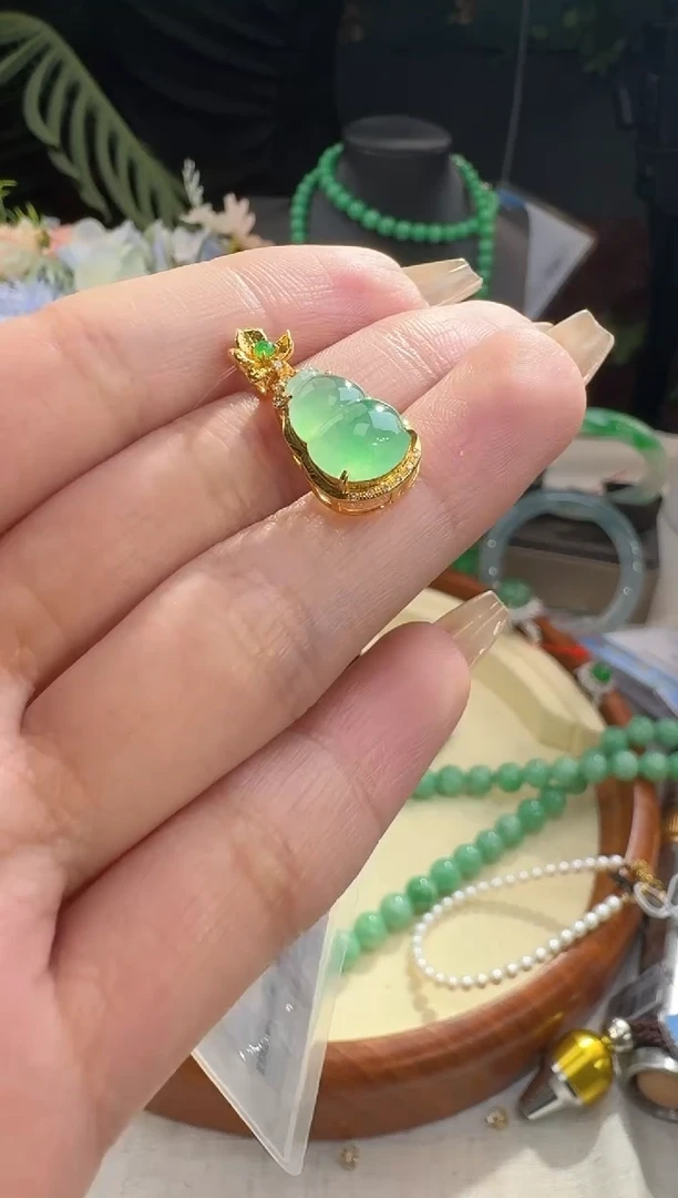 【闪购商品】翡翠颈饰18K金镶嵌挂件