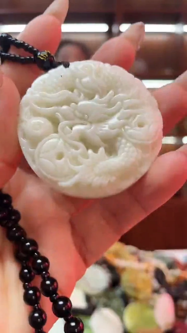 未镶嵌蛇纹石玉吊坠