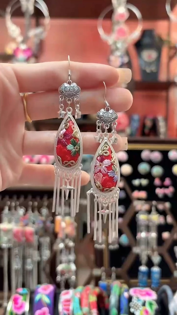 织绣 云织谣民族风精美饰品   83**