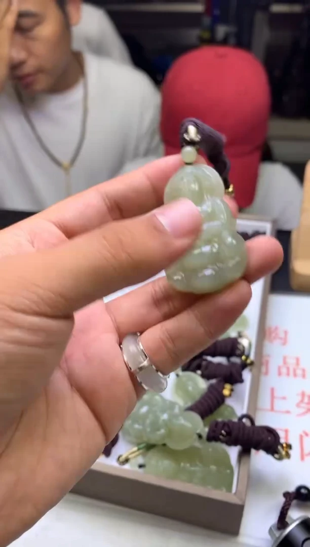 和田玉未镶嵌吊坠(不含链)多样性发其一-F0156612