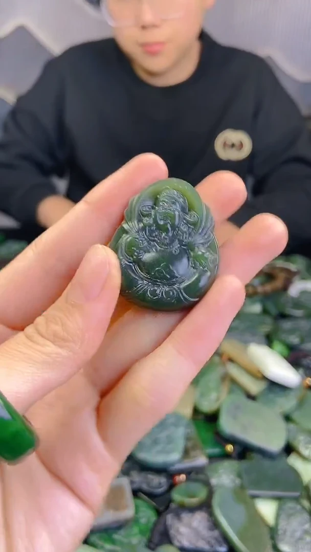 颈饰未镶嵌和田玉1