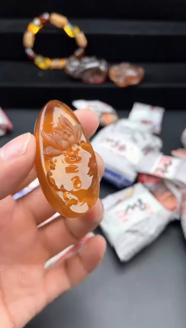 琥珀颈饰未镶嵌莲花吊坠