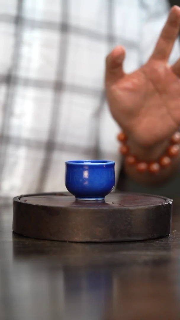 3柴房陶瓷柴烧宝石蓝一口杯，因柴烧特性，每只都略有不同~