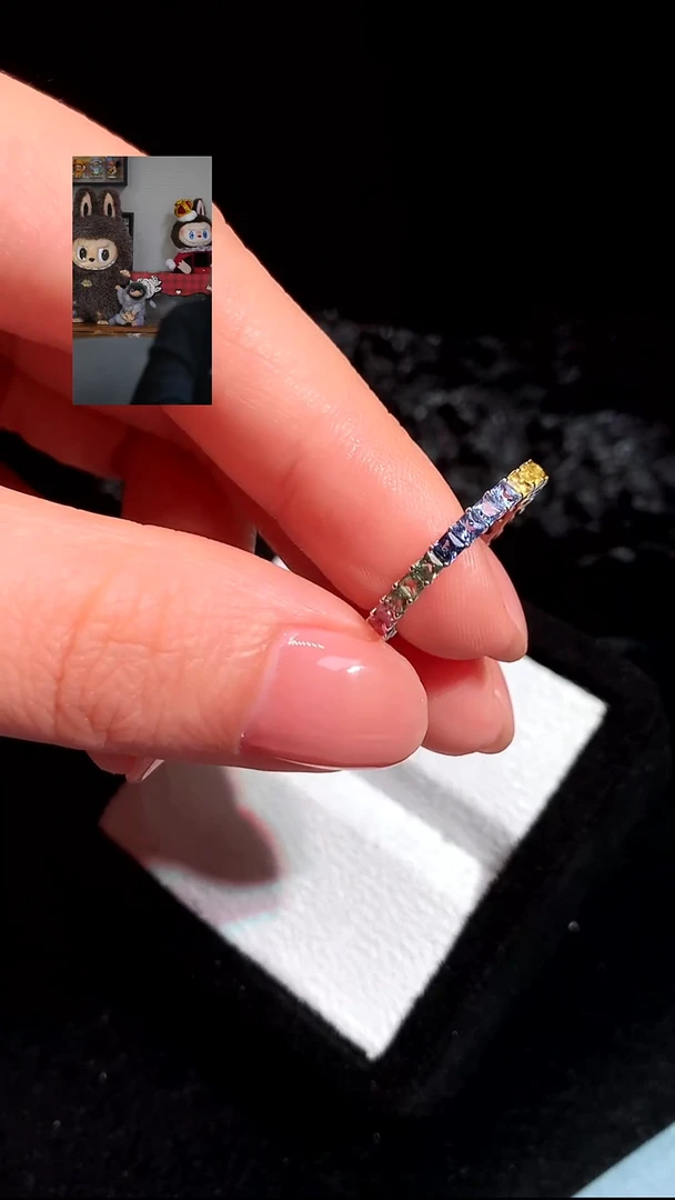 戒指彩色蓝宝石18K金镶嵌彩色蓝宝石戒指