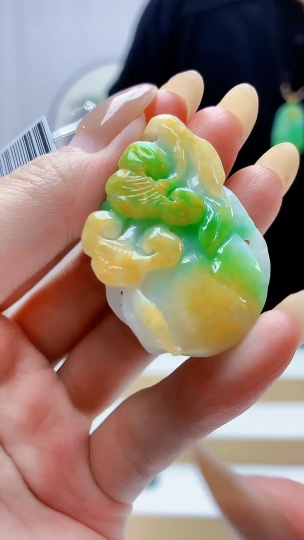 未镶嵌定制翡翠4688MM-毛货挂件175