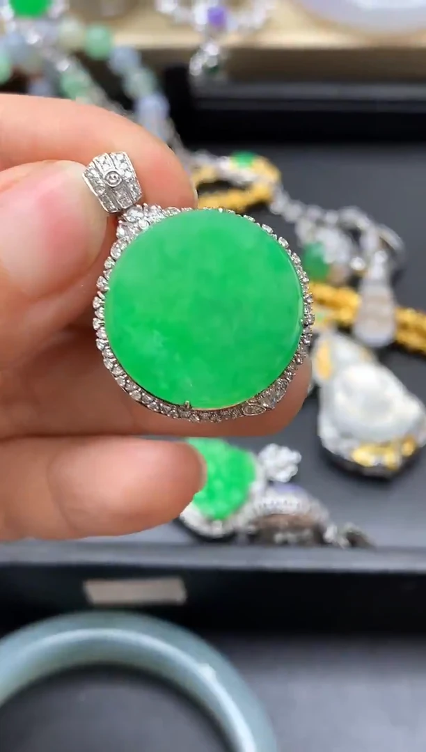 颈饰18K金镶嵌翡翠764-中国好珍宝